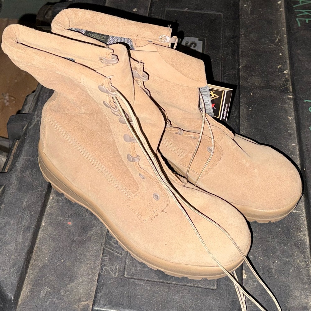 Belleville Desert Tan Steel Toe Gore-Tex Boots, Size 11R Men’s, Never Worn New